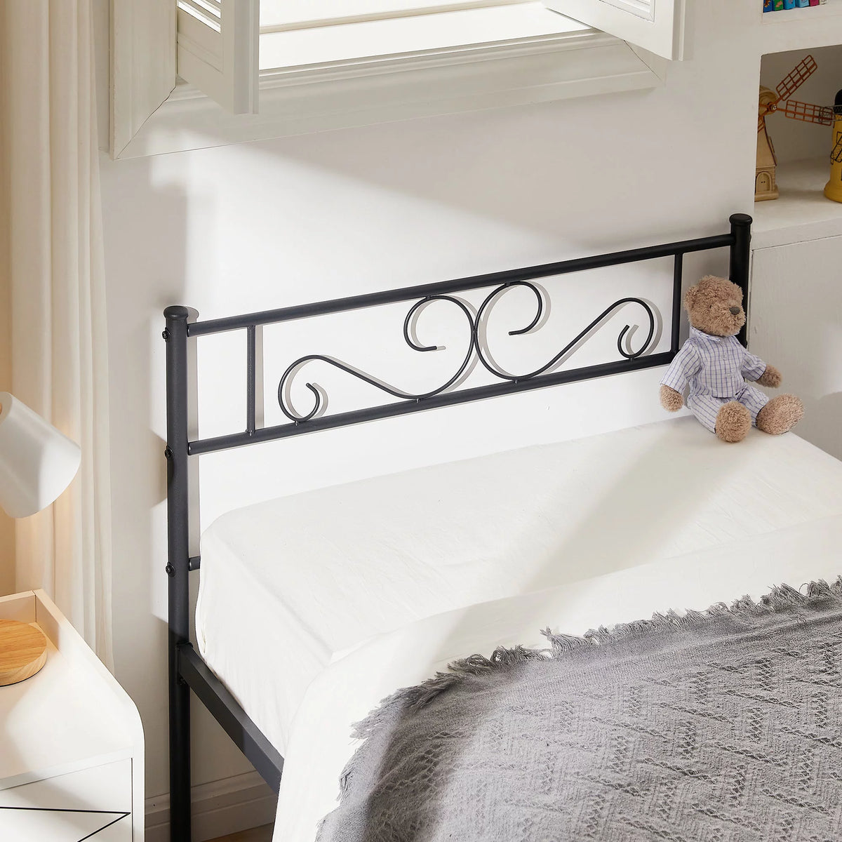 Twin Size Black Metal Platform Bed Frame with Headboard Z37533